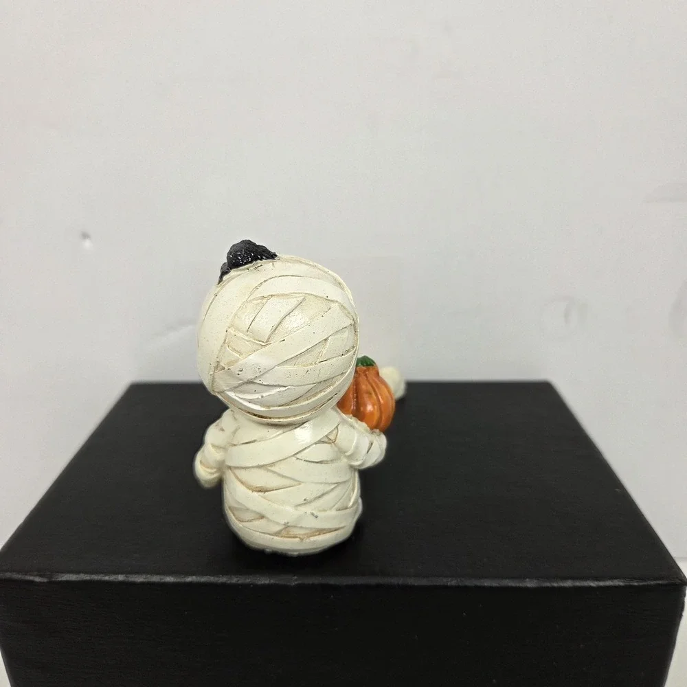 Vtg RARE Mummy Holding Pumpkin Sitting on Shelf 6